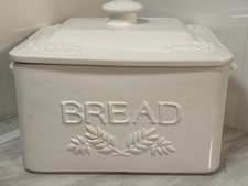 Rayware By Design White Rectangle Bread Bin Lidded Raised Pattern 11” x 7” x 9”