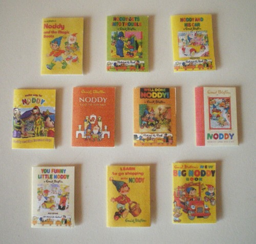 Dolls house miniatures - dolls,