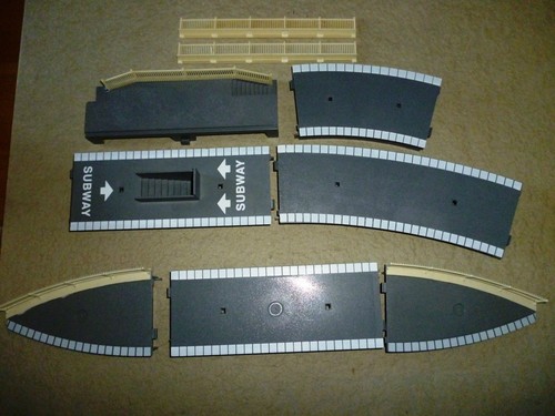 Hornby station platform - 00,