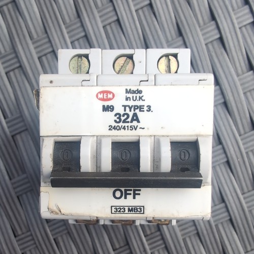 Mem mcb type 3 triple - m9,
