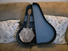 Barnes & Mullins Banjolele