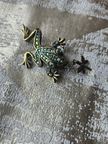 Kirks folly frog brooch - folly, enamel