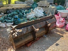 Manitou 2.3 meter sweeper bucket