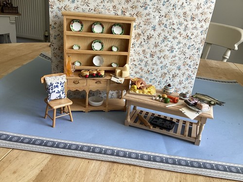 Dolls house scale - dolls, 1.12