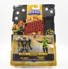 Mega Heroes Judge Dredd vs