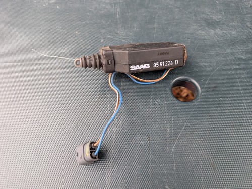 Saab 900 power door - 900, lock