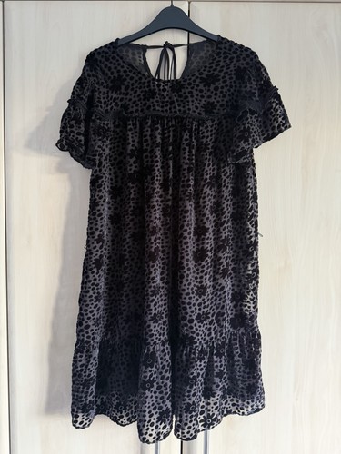 Needle thread black - &,
