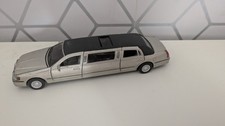 1/52 Kinsfun 1999 Lincoln Town Car Stretch Limo Pullback Motor Rubber Tyres