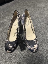 Debut Floral Court Heels UK 3