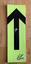 Tour de France: cycle race route direction arrow