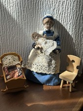 Lovely vintage dolls house - dolls,