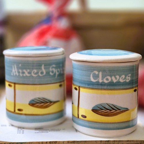 Rainham pottery cloves mixed - pottery,