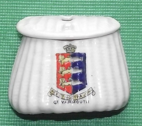C1900 crested porcelain - ,