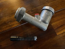 A NOS Girling 64068305