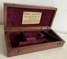 ANTIQUE CASE TAKES A REMINGTON DOUBLE DERRINGER PISTOL GUN.