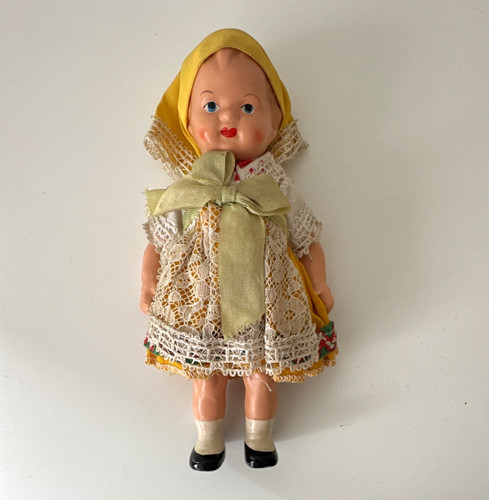 Play doll girl - , old