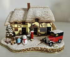 Lilliput Lane  Decorating The