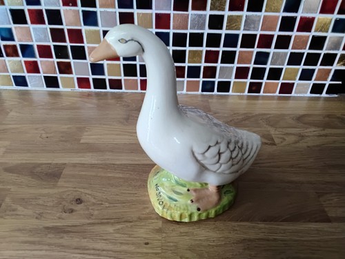 Goose ornament 5ins tall - 6.5ins,