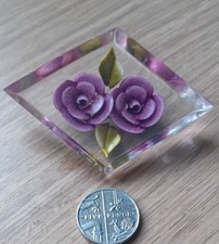 BEAUTIFUL VINTAGE REVERSE CARVED LUCITE FLOWERS BROOCH 