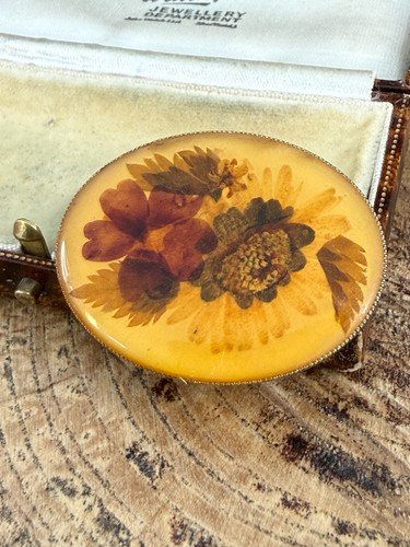Vintage pressed flower brooch - flower,