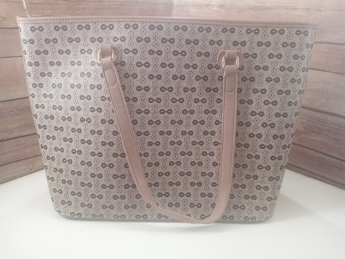 Ochnik beige monogram logo - ​ochnik,