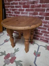 Pine Round Farmhouse Style Coffee/ Side Table