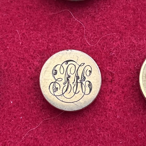 Hunt livery button essex - livery, button.