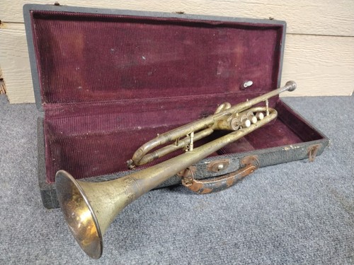 Vintage trumpet crusader - vintage,