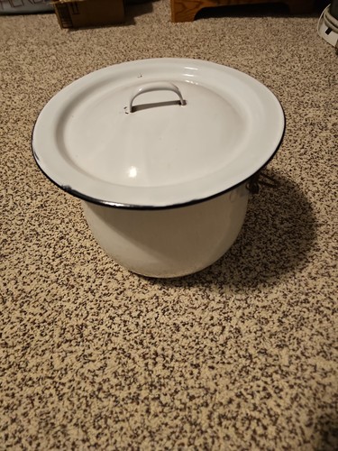 Vintage white enamel - white, chamber