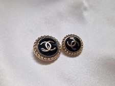 ONE BLACK ENAMEL CHANEL BUTTON 16MM 20MM