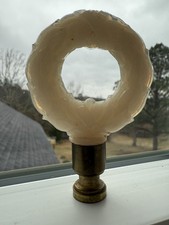 Antique Aladdin WHITE MOONSTONE WREATH (1936) Glass Lamp Finial