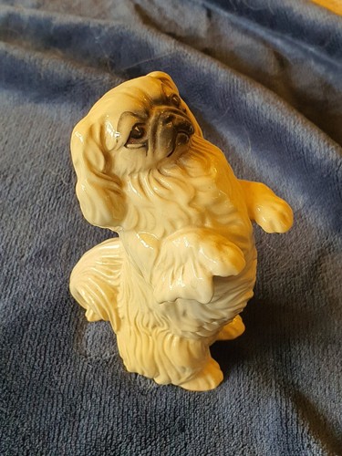 Beswick begging pekingese dog - beswick,