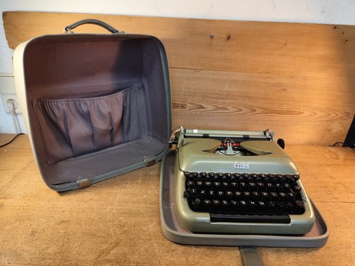 Ddr travel writing typewriter - travel,