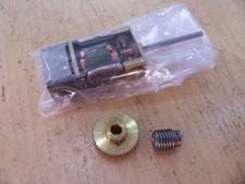 Unused D11 MOTOR with GEAR & GRUB SCREW For Kit Built Locomotives, Etc