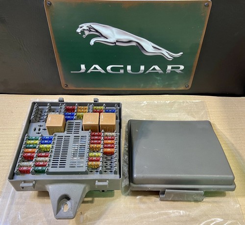Rear fusebox - fusebox, (boot/trunk)