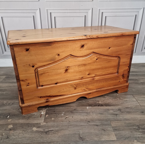 Vintage pine blanket box - pine,