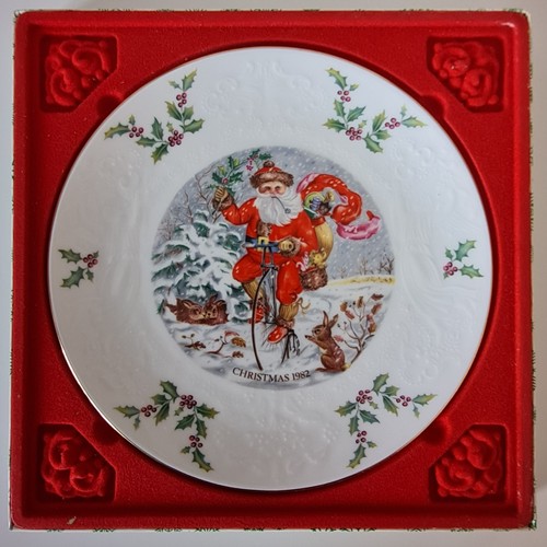 Royal doulton christmas 1982 - doulton,