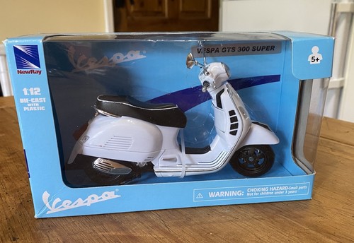 Model die cast vespa - vespa, gts