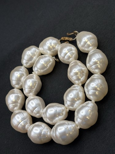 Vintage large bead white - large,