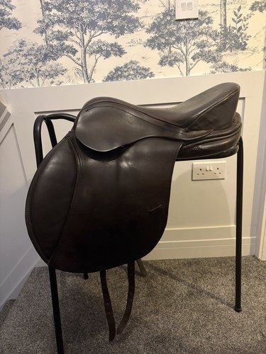 Smart treeless jump saddle - smart,