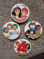 4x Kids Characters Pin Badges