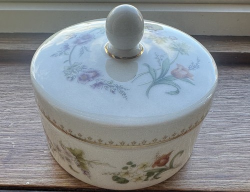 Wedgewood trinket pill box - pill,