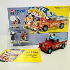 Corgi 1:43 Chipperfields Circus Land Rover Diecast Model & Clown Figures 07202
