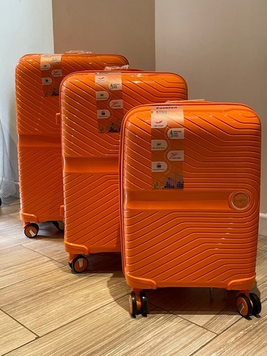 Set suitcases hard shell - 3,