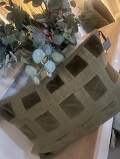 Oka  One Janela Spruce Cushion