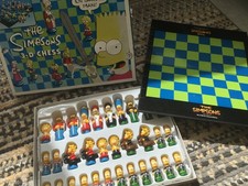 THE SIMPSONS 3-D CHESS SET