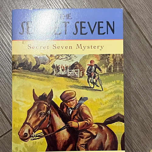 Enid blyton secret - blyton,