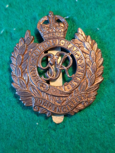 Royal engineers cap badge - royal,
