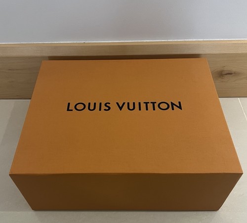 Authenic louis vuitton pull - authenic,
