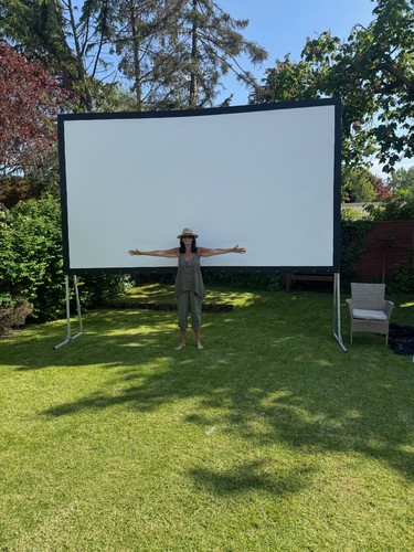 Fast fold projection screen - fold,
